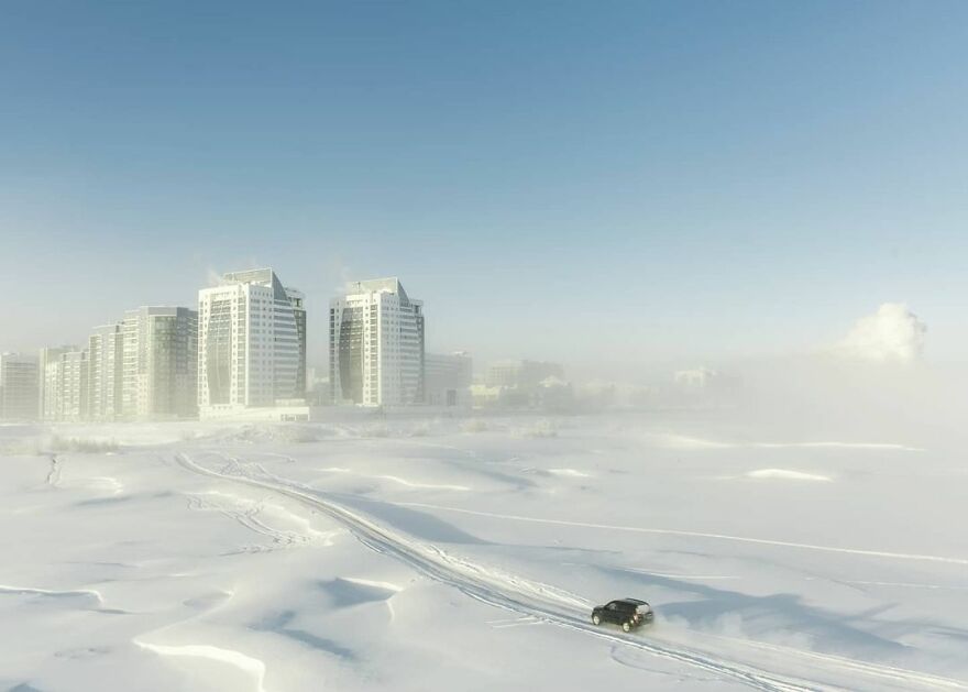 Snowy urban area. Photo by Aleksey Vasiliev