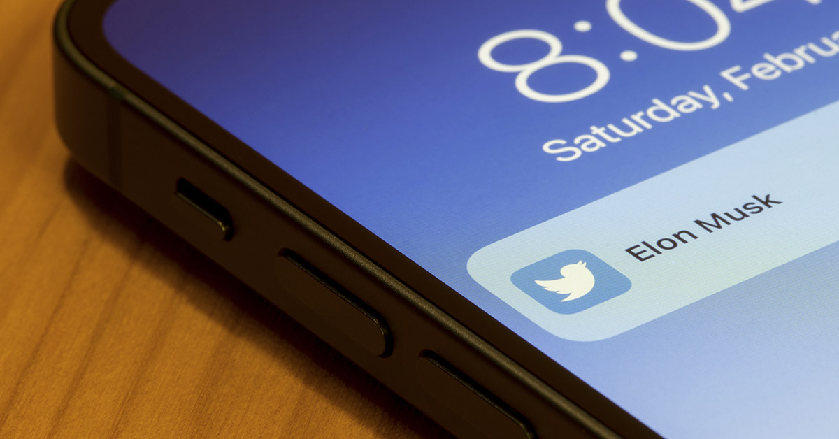 twitter notification on smart phone screen